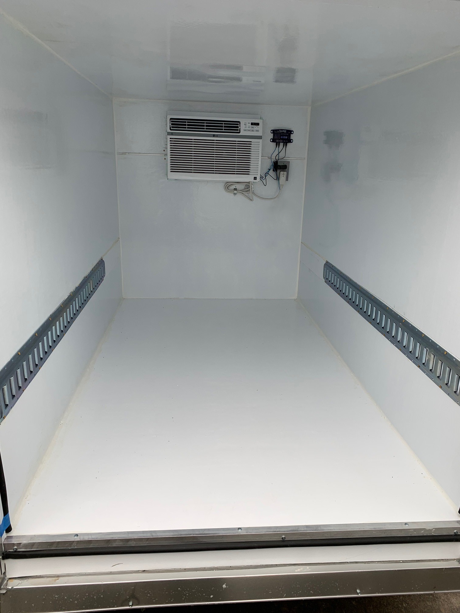 Fridge-Trailer-5x8-Interior